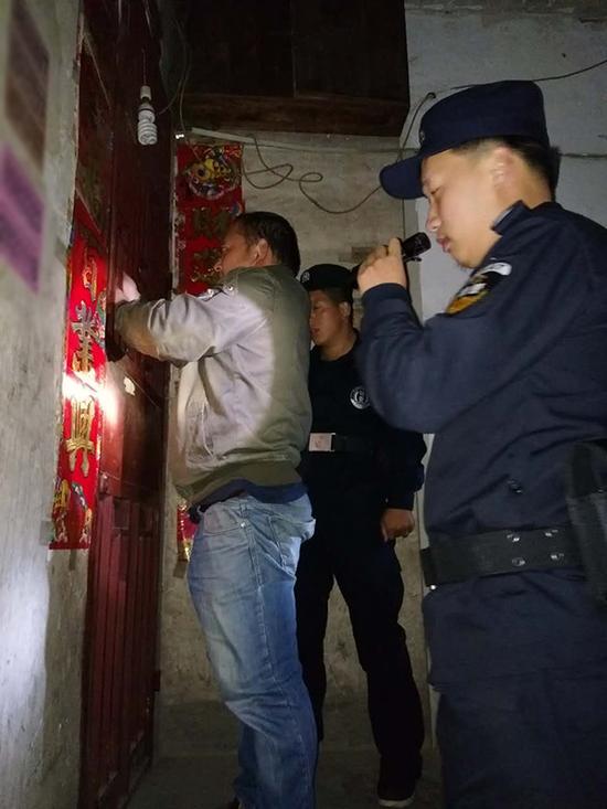 仙桃粗心妈妈误将幼女锁家中 